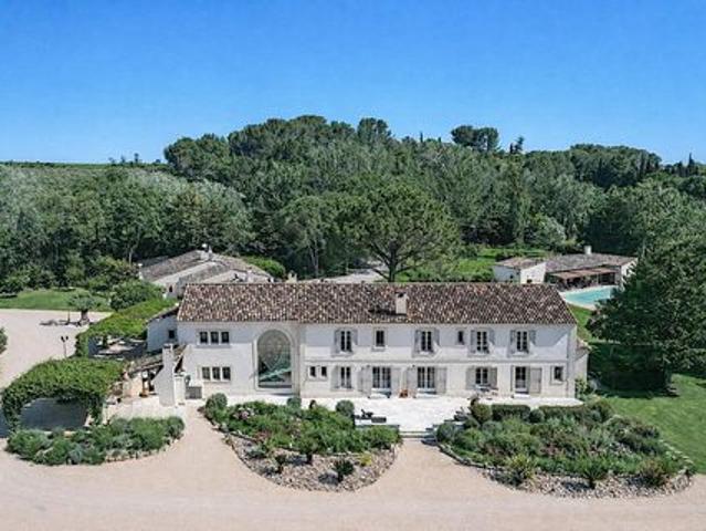 SUPERBE PROPRIÉTÉ D’EXCEPTION AU COEUR DES ALPILLES