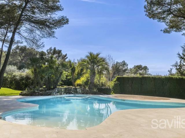 Superbe propriété dans un domaine prisé. 540m² Valbonne