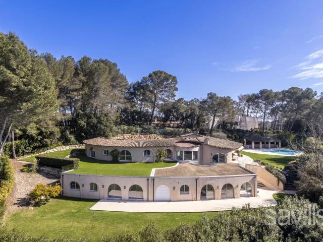 Superbe propriété dans un domaine prisé. 540m² Valbonne
