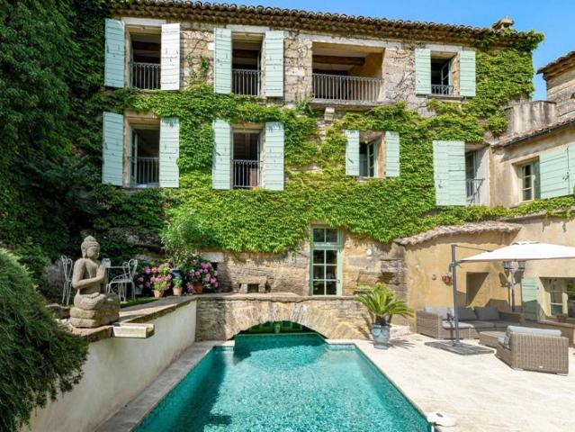 Superbe propriété de 365 m² au cœur d’un village à 4 kms d’Uzès