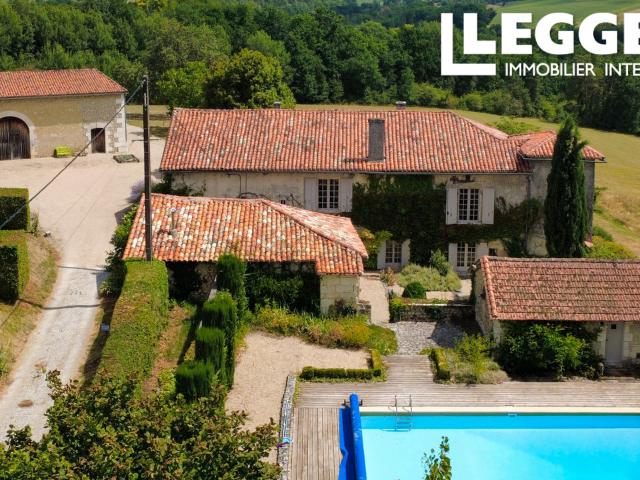 Superbe propriété de campagne dans un cadre isolé, avec grange, piscine et magnifiques vues dégagées