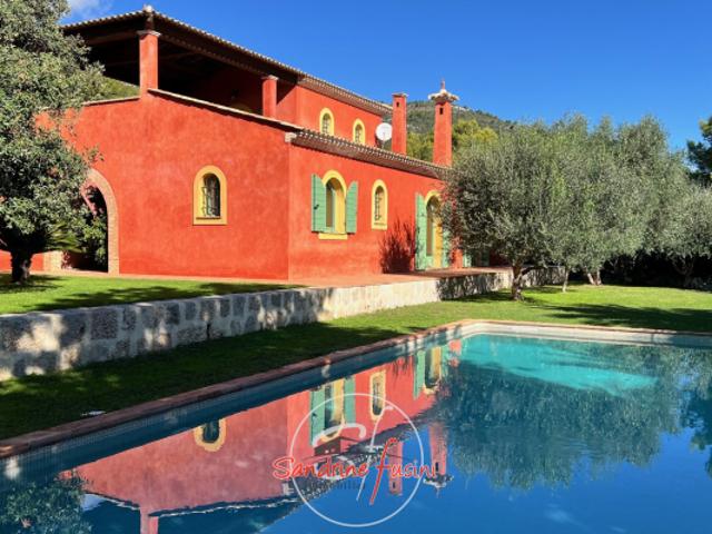 SUPERBE PROPRIETE DE CHARME SUR TERRAIN DE 1600 M2 AVEC PISC