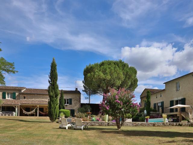 Superbe propriété en pierre, 2 maisons avec piscine 330m² Saint Emilion