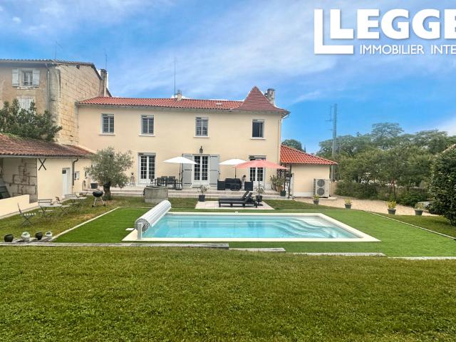 Superbe propriété en pierre avec 4 chambres, avec d'un jardin charmant avec piscine et garage
