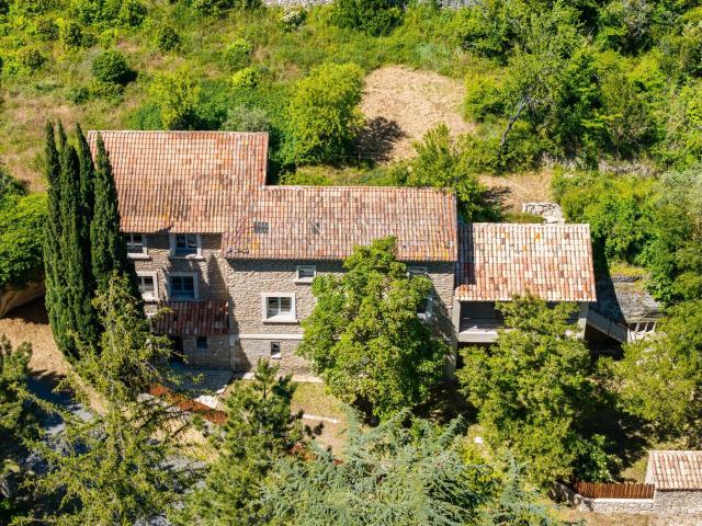 Superbe propriété en pierre avec piscine à vendre à Bonnieux. 200m² Bonnieux