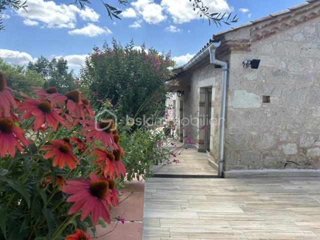 SUPERBE PROPRIETE EN PIERRES PISCINE JACUZZI GARAGE