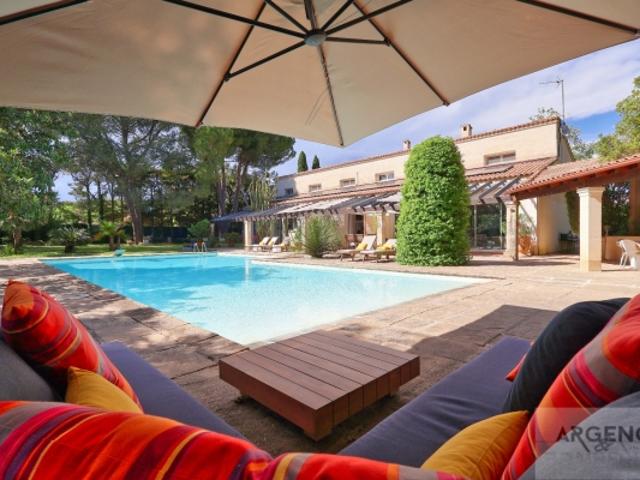 SUPERBE PROPRIETE SUR UN JARDIN PAYSAGE DE 3 300 M²