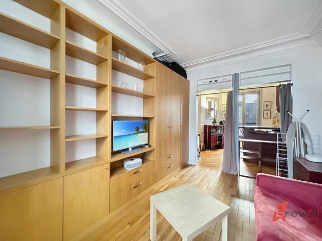 Superbe Studio entièrement meublé avec balcon à 2 pas du mét