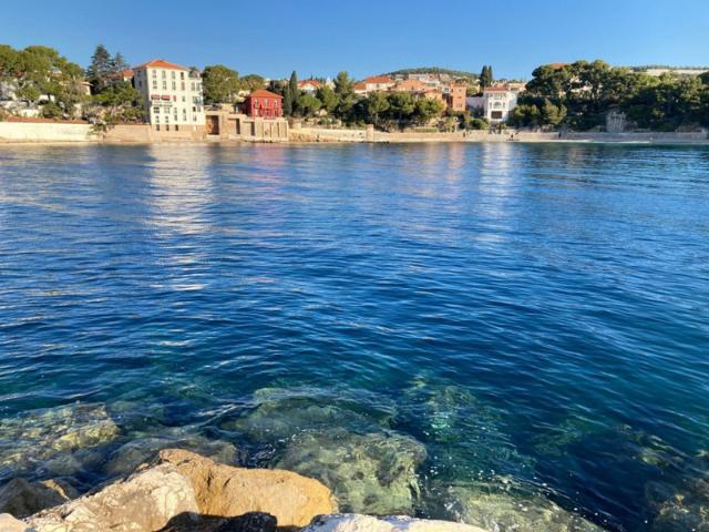 Superbe studio rénové proche mer et port centre ville bandol