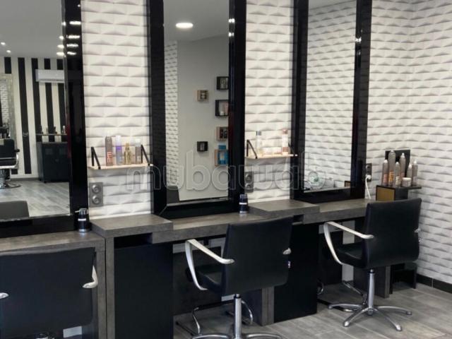 Superbe Salon De Coiffure, à vendre à louer