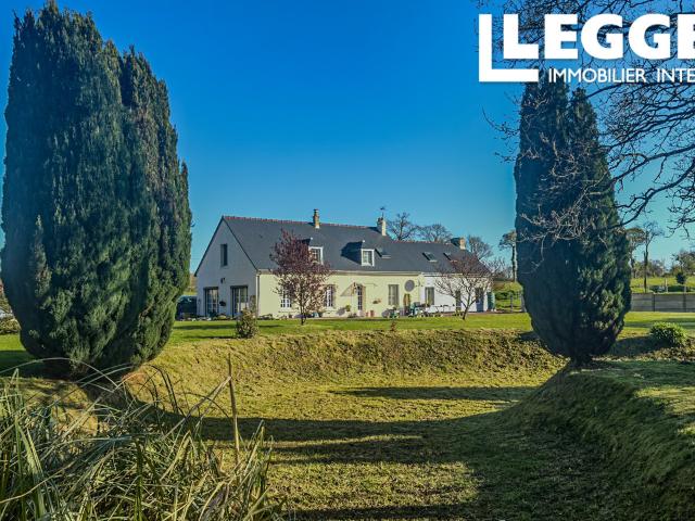 Superbe, spacieuse, indépendante, 4 chambres, 2 salles de bains, terrain de 3 350m² proche de Valognes