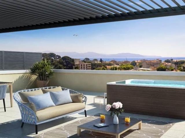 Superbe T4/5 DERNIER ETAGE TERRASSE VUE MER