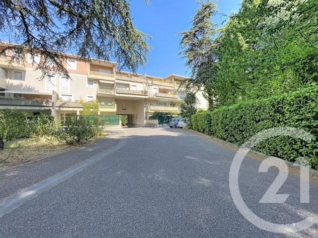 Superbe T4 avec terrasse, véranda, garages et stationnements. 98m² Bagnols sur Cèze
