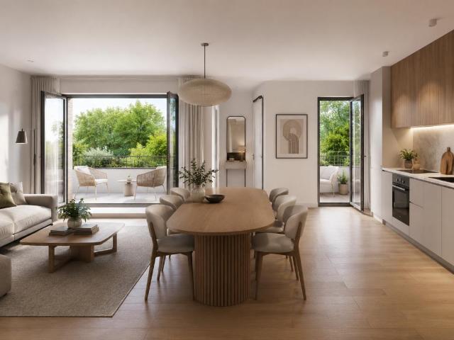 Superbe T4 duplex avec un superbe extérieur à chaque étage + à proximité du centre et du RER A !