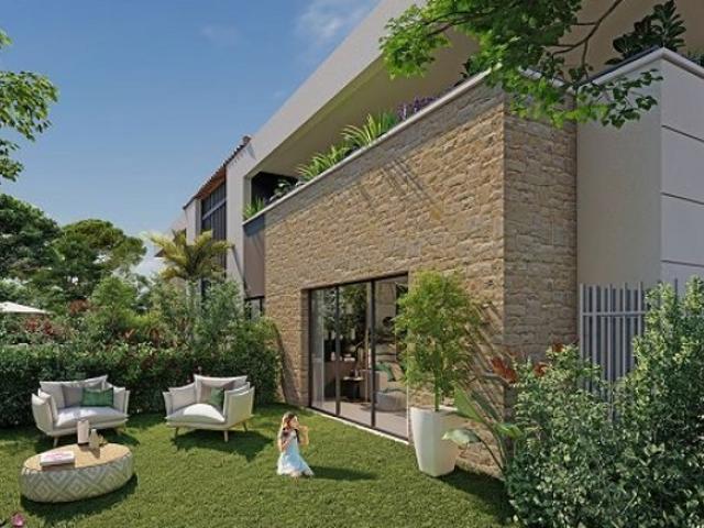 superbe T4 de 105 m² en REZ DE JARDIN ET VUE MER