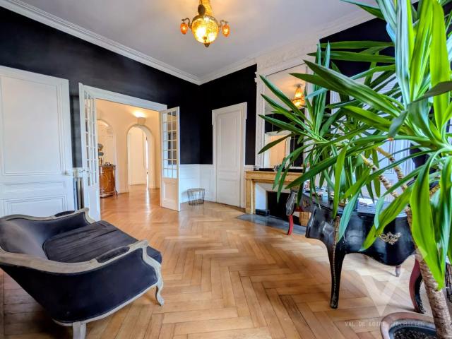 Superbe T4 haussmannien 135 m² – Cachet. parking privé – Hyper centre Saint Étienne