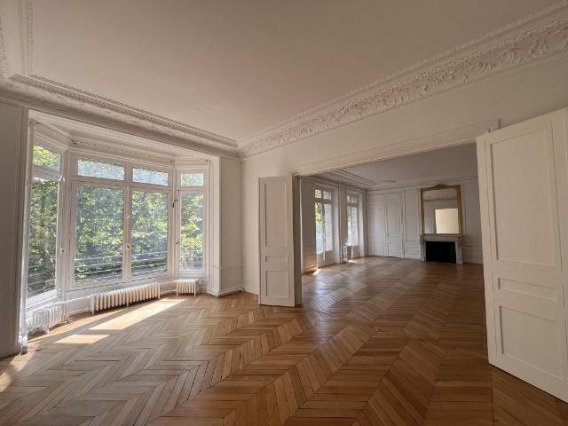 SUPERBE T5 DE 204m² au 2ème étage BAIL CODE CIVIL