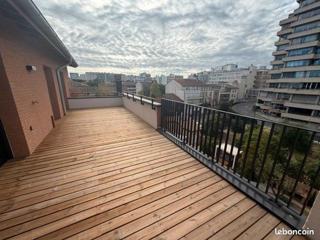 Superbe T5 traversant de 109m² + 53m² de Terrasses à Toulouse Saint Michel
