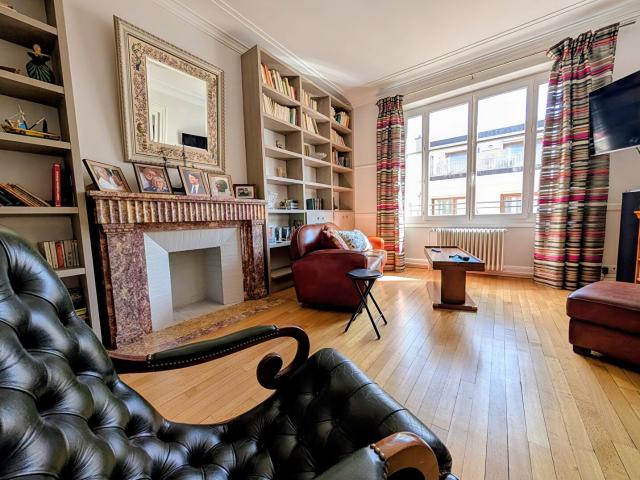 Superbe T7 de 200 m2 au charme Art Déco / Quatrième étage avec ascenseur, balcon et garage