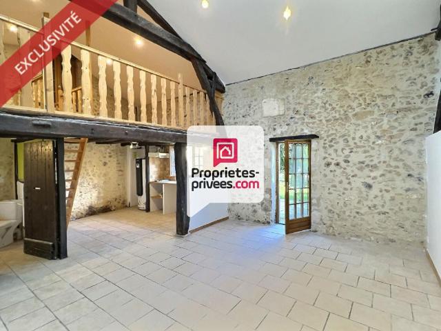 Superbe T1bis d'env. 42.5m² rénové avec mezzanine, petit jardin et double parking privatif sur CHANCELADE 24650