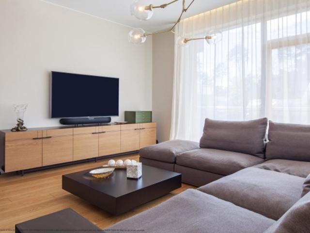 Superbe T2 idéalement situé à seulement 250m de la gare de Saint Cloud, avec petit balcon !