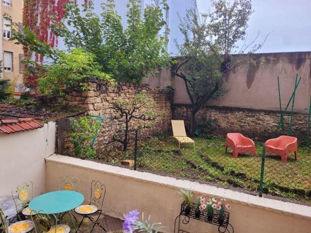 Superbe T3 avec JARDIN ET TERRASSE PRIVES