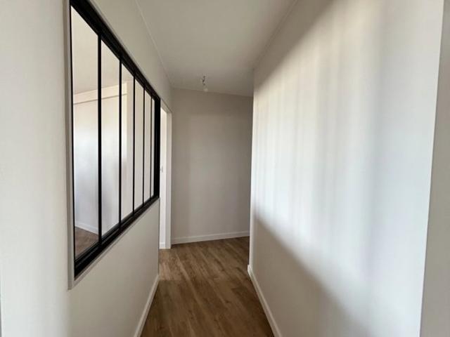 SUPERBE T3 ENTIÈREMENT REFAIT À NEUF AVEC ASCENSEUR, BALCON & VUE PYRÉNÉES
