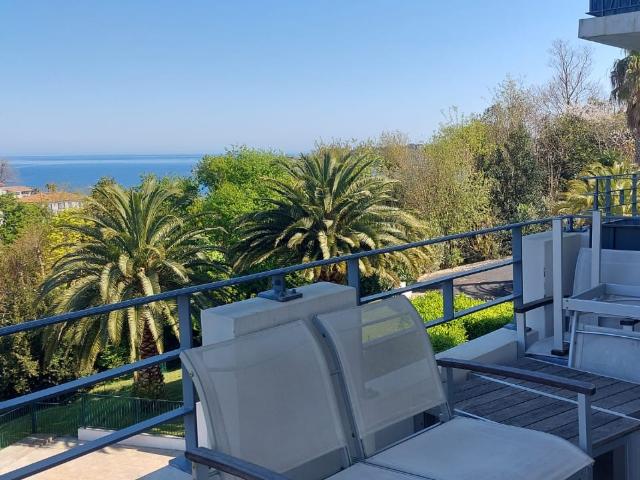 Superbe T3 traversant avec terrasse VUE MER à deux pas du centre de Ciboure