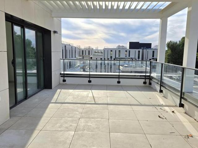 Superbe Toit Terrasse de 95m² avec 30m² de terrasse Cœur 8ème