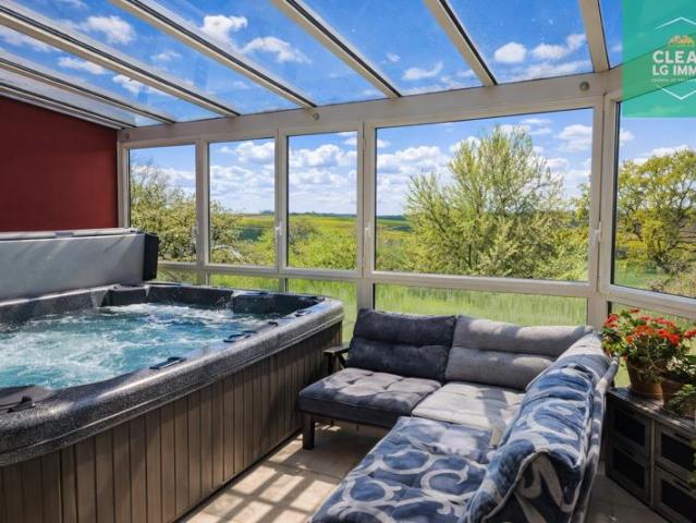 Superbe triplex avec jardin et piscine à Hagen