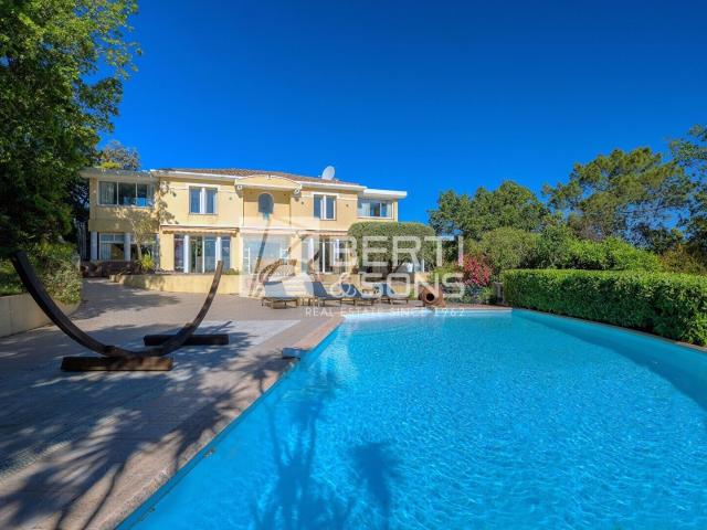 SUPERBE VUE MER POUR CETTE VILLA ELEGANTE A 12 MN DES PLAGES D