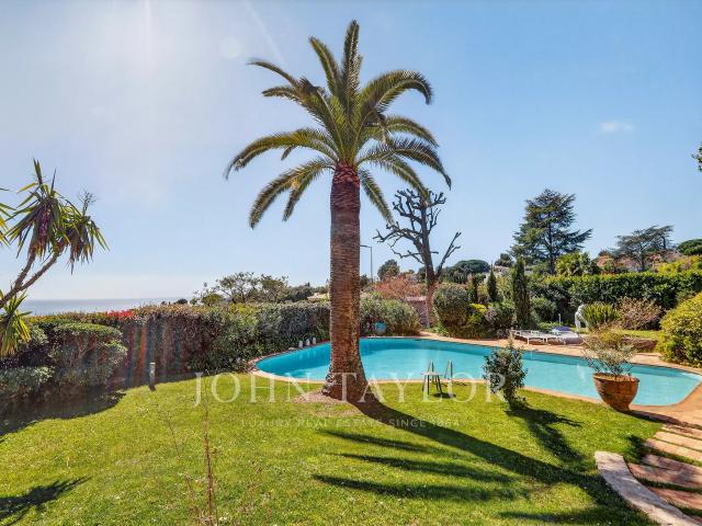 Superbe villa moderne à Super Cannes