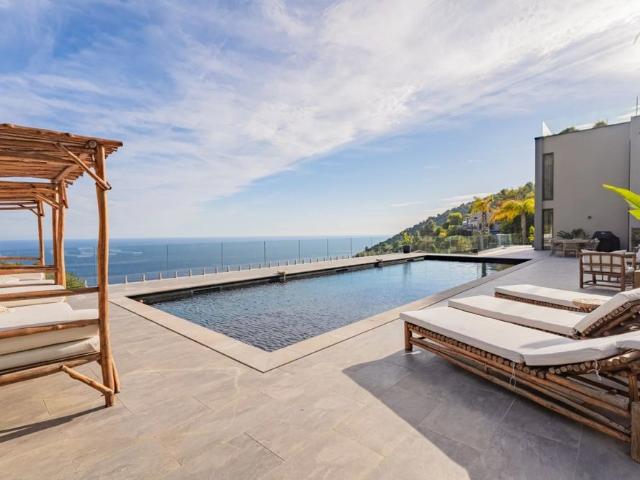 Superbe villa moderne proche de Monaco