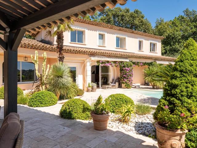 SUPERBE VILLA MOUGINS RÉSIDENTIEL