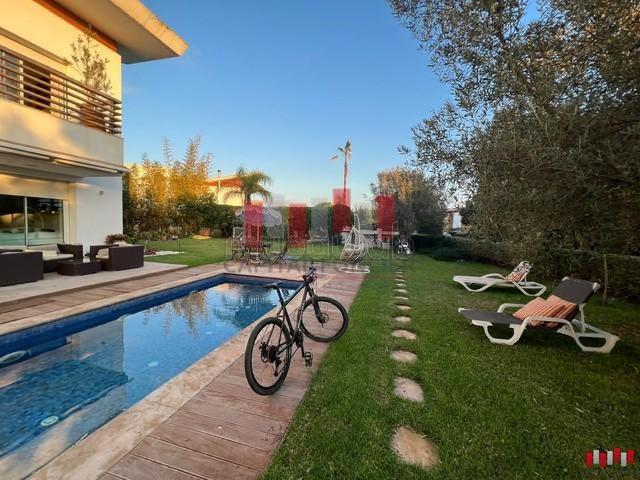 Superbe villa avec beau jarin / bouskoura ville verte