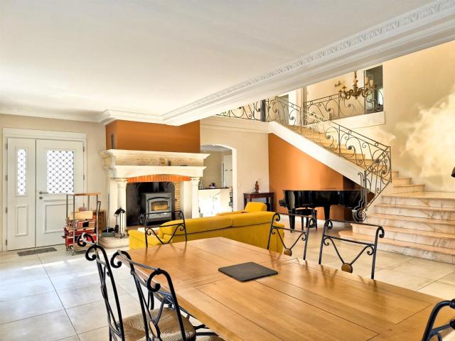 Superbe Villa Avec Dependance, Garage Et Piscine 321m² Pézenas