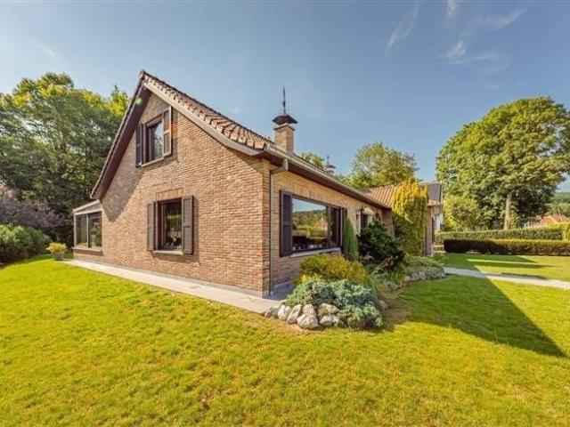 Superbe villa avec jardin paisible