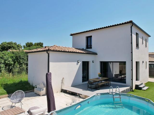 Superbe villa avec jardin proche d’Uzès
