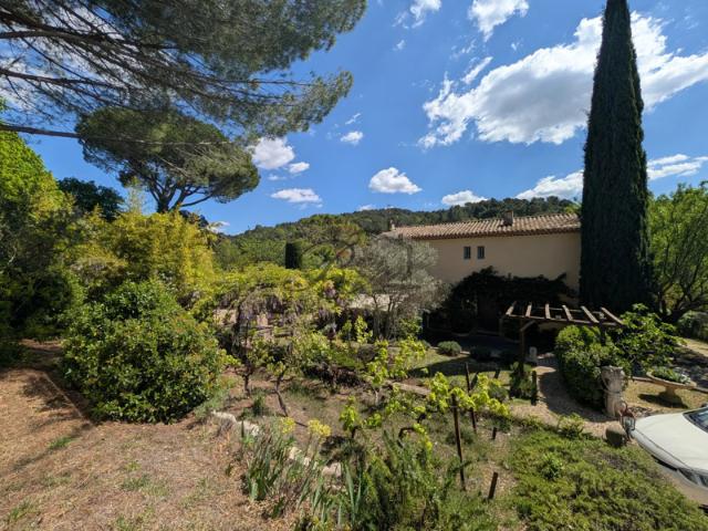 Superbe villa avec piscine à La Bastide des Jourdans