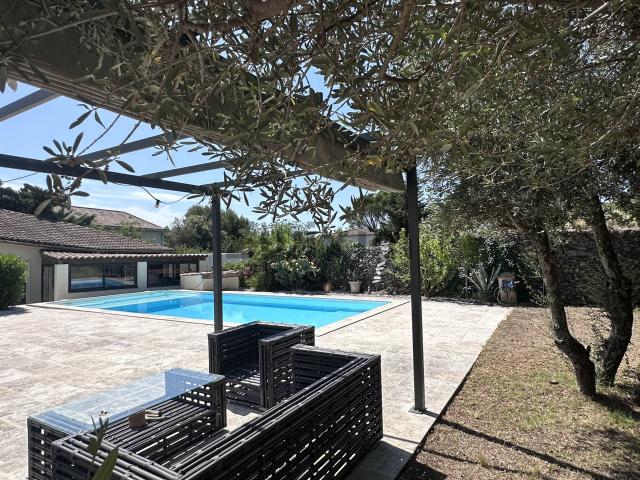Superbe villa avec piscine au calme dans quartier recherché. 198m² Nîmes
