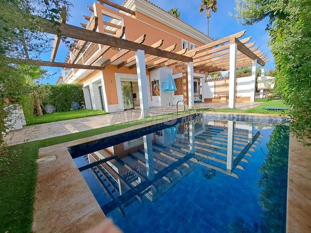 Superbe villa avec piscine pied dans l'eau