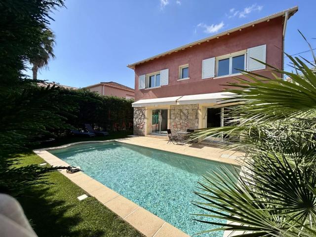 Superbe villa avec piscine proche plages et commerces 150m² Antibes