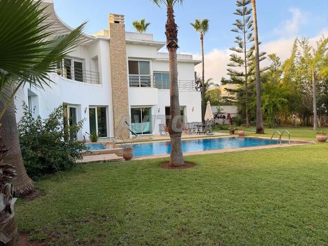 Superbe villa avec piscine – Quartier ONEP