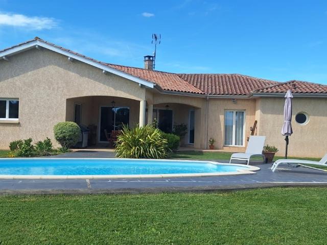 ? Superbe villa avec vue panoramique sur les Pyrénées Pisc. 174m² Mirande