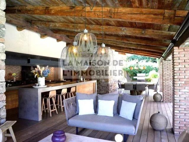 Superbe Villa à Carbini avec Piscine et Jardin Luxuriant