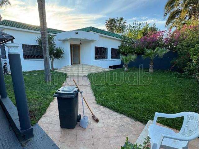 Superbe villa à louer à Souissi. Surface de 1020 m². Terrasse et jardin
