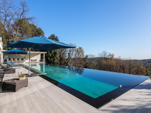 Superbe Villa à Tourrettes sur Loup avec Piscine et Vue Pano