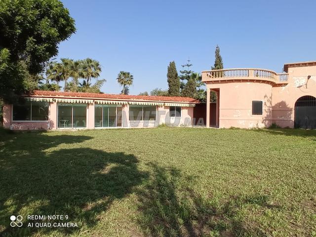 Superbe villa à vendre sur la route de Mohammedia, une affaire