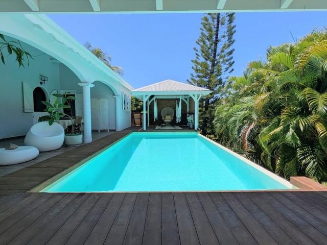 Superbe villa ambiance balinaise avec piscine garage en sous. 149m² Saint François