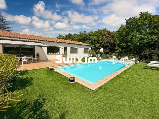 Superbe villa contemporaine 5 chambres, garage, piscine. 191m² Bourg Saint Andéol